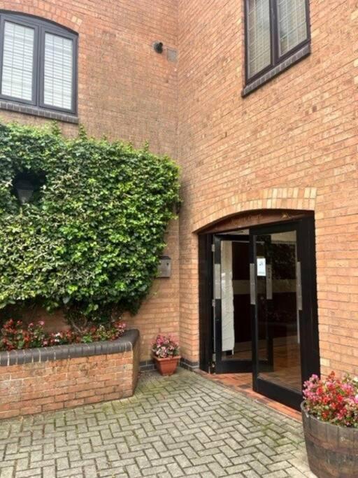 Bs - Luxury Top Floor 4 Bed Apartment With Garage In Town Centre - No Lift ستارتفورد أبون آفون المظهر الخارجي الصورة